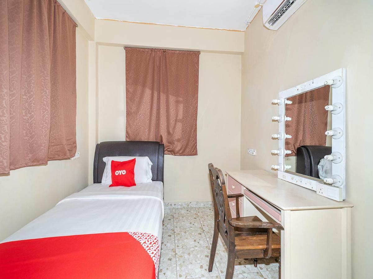 Hotel Oyo 89932 Dd