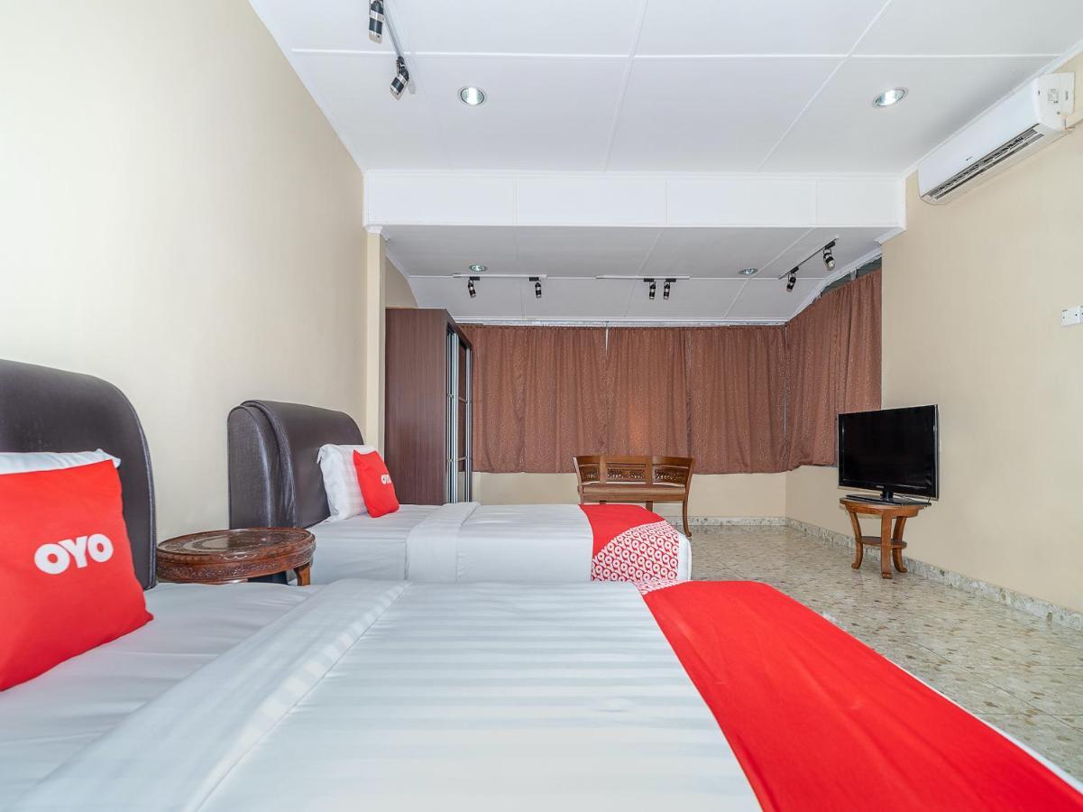 Hotel Oyo 89932 Dd