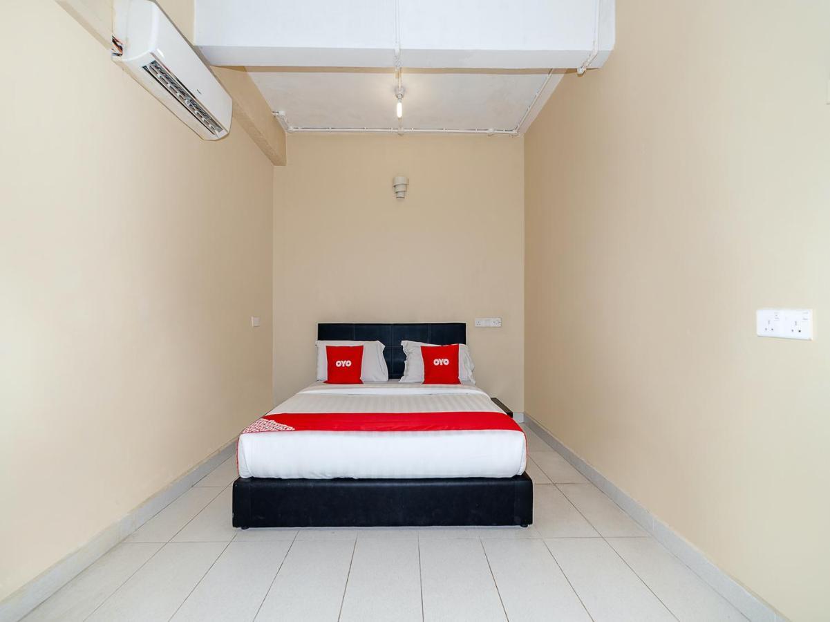 Hotel Oyo 89932 Dd